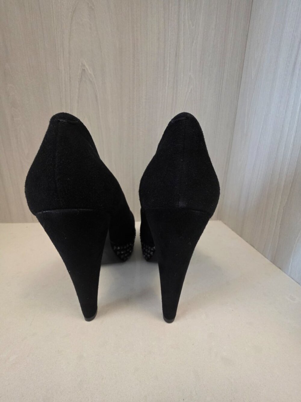 Shoes - Picture 8 of 9